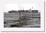 Containerschiff im Watt 02 * 1250 x 831 * (216KB)